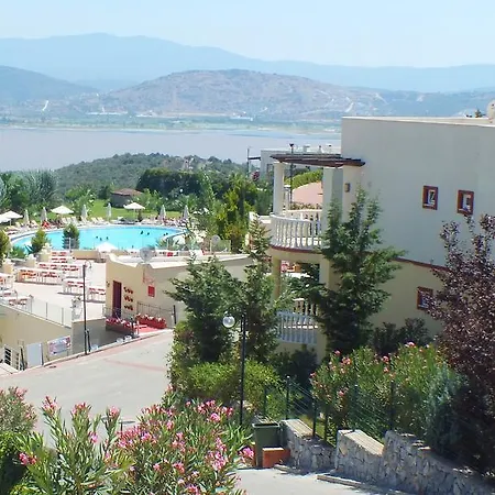 Lakeside Garden Village Villa *