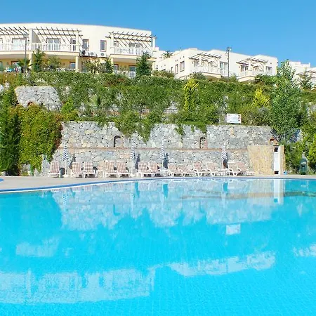 Lakeside Garden Village Villa *
