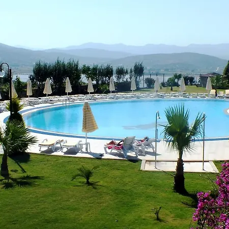 Lakeside Garden Village Villa *