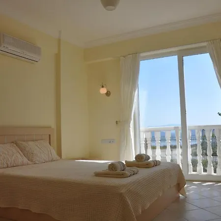 Lakeside Garden Village Villa *