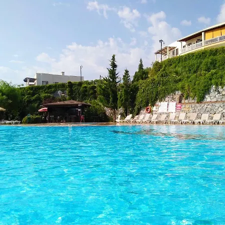 Lakeside Garden Village Villa *
