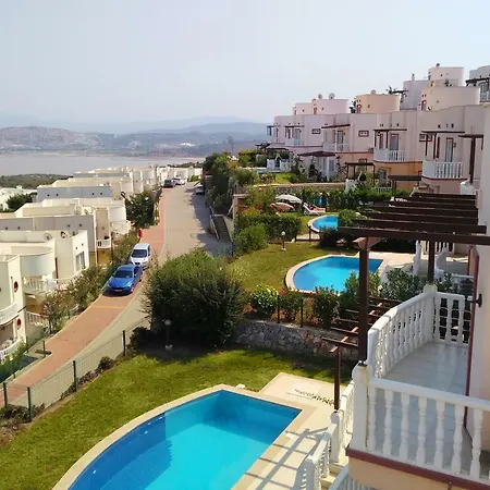 Lakeside Garden Holiday Village Villa *