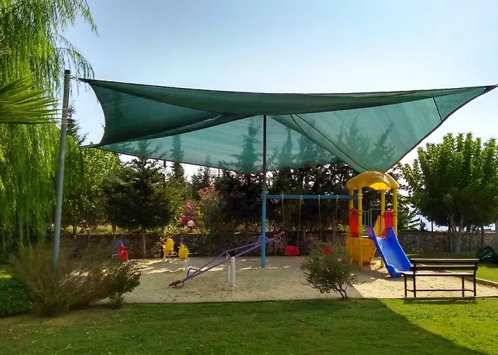 Lakeside Garden Village Villa *